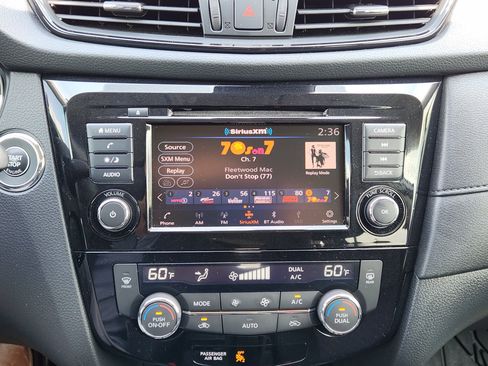 Used 2019 Nissan Rogue SV FWD image 17