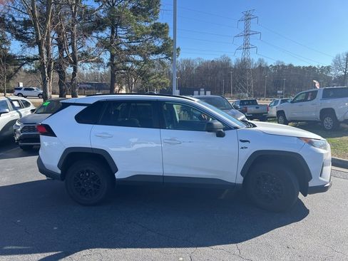 Used 2019 Toyota RAV4 LE image 9