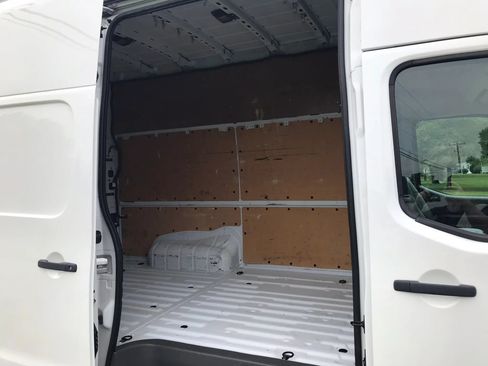 Used 2018 Nissan NV 2500 SV w/ Navigation Package RWD image 39