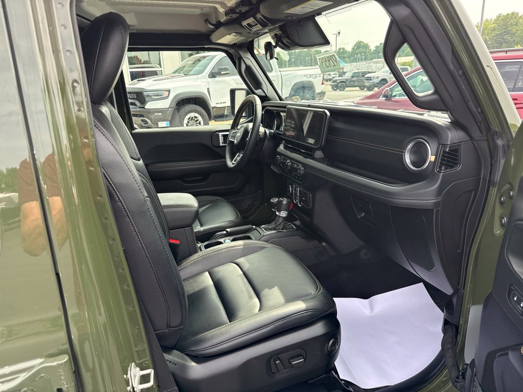 Used 2024 Jeep Wrangler Unlimited Sahara w/ Safety Group AWD/4WD image 12