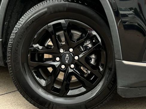 Used 2021 Chevrolet Traverse LT image 11