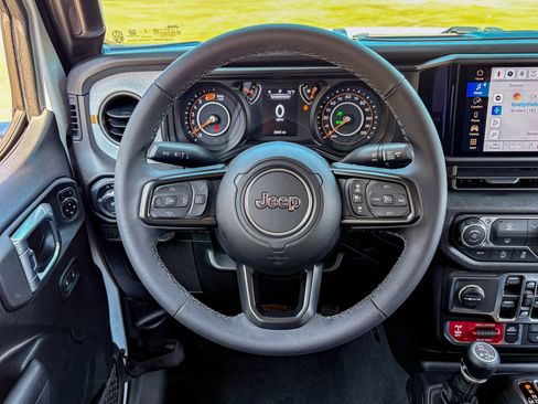 Used 2026 Jeep Wrangler Unlimited Sport AWD/4WD image 17
