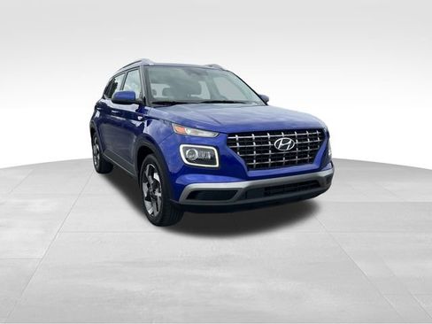 Used 2023 Hyundai Venue Limited image 7