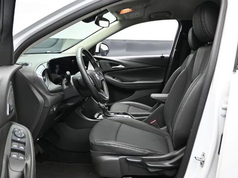 Used 2025 Buick Encore GX Preferred AWD/4WD image 17