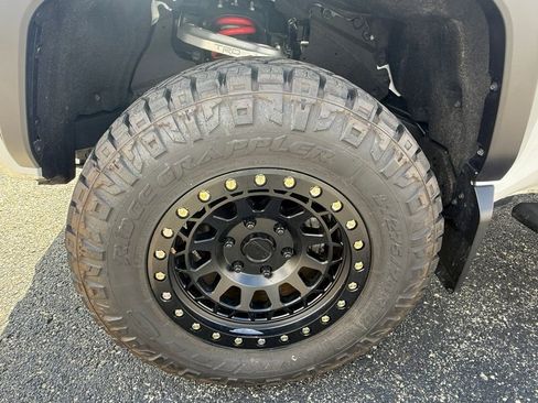 Used 2025 Toyota Tacoma TRD Off-Road image 39