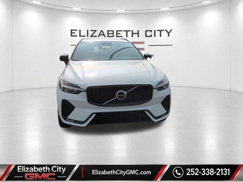 Used 2023 Volvo XC60 B5 Plus AWD/4WD image 4