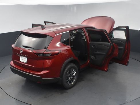 Used 2025 Nissan Rogue S FWD image 24