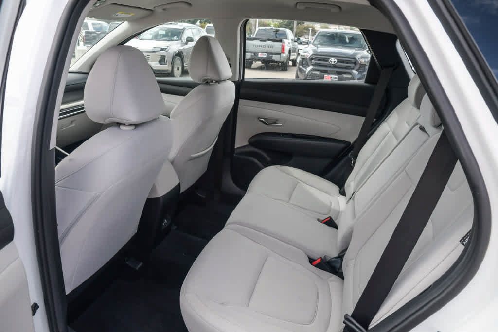 Used 2025 Hyundai Tucson SE FWD image 19
