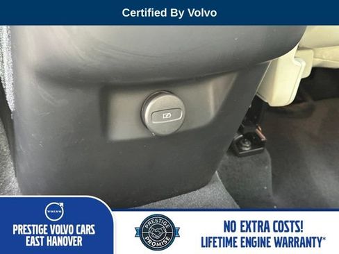 Certified 2025 Volvo XC90 B5 Plus AWD/4WD image 14