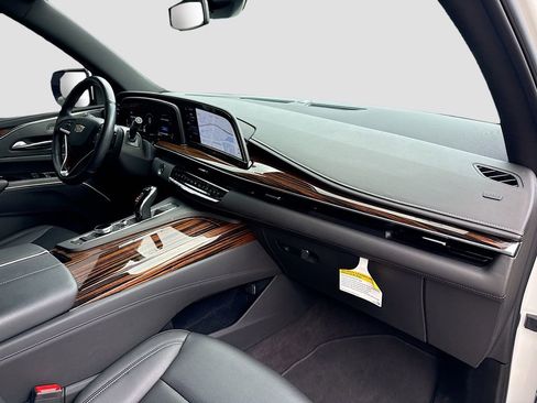 Used 2023 Cadillac Escalade Luxury image 31