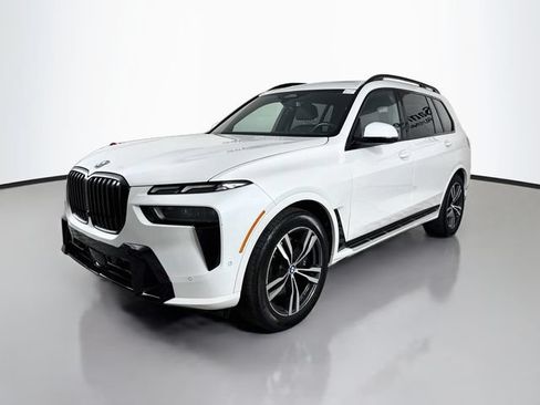 Used 2026 BMW X7 xDrive40i AWD/4WD image 3