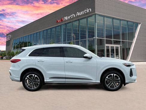Certified 2025 Audi Q5 Premium AWD/4WD image 6