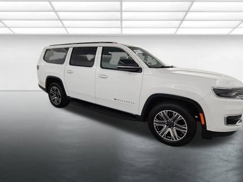Used 2024 Jeep Wagoneer L Series II w/ Flexible Seating Group AWD/4WD image 9