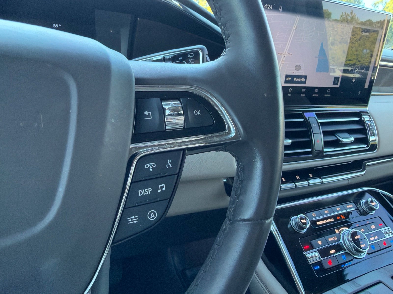 Used 2024 Lincoln Navigator Premiere AWD/4WD image 21