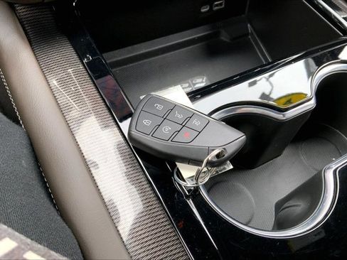 Used 2025 GMC Yukon Elevation image 11