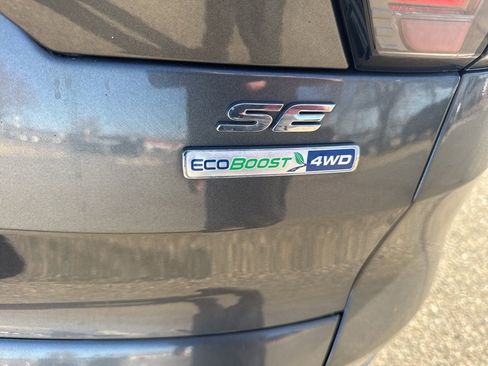 Used 2017 Ford Escape SE w/ SE Sport Appearance Package image 5