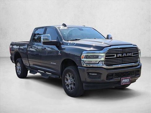 Used 2023 RAM 2500 Laramie AWD/4WD image 3