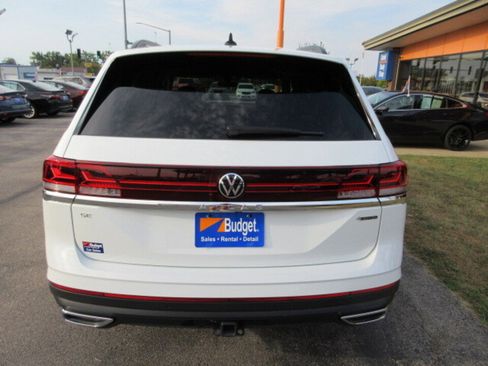 Used 2025 Volkswagen Atlas SE image 4