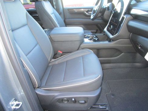 New 2026 GMC Yukon XL Elevation w/ Elevation Premium Package image 32