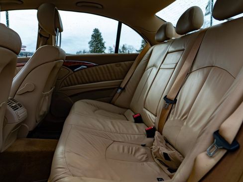 Used 2008 Mercedes-Benz E 350 4MATIC Sedan image 17