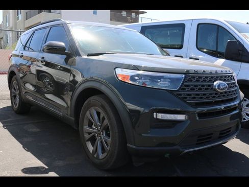 Certified 2024 Ford Explorer XLT w/ Equipment Group 202A RWD image 4