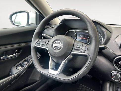 Used 2024 Nissan Sentra SV FWD image 11