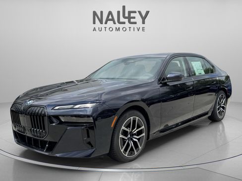 Used 2025 BMW i7 xDrive60 w/ Premium Package image 1