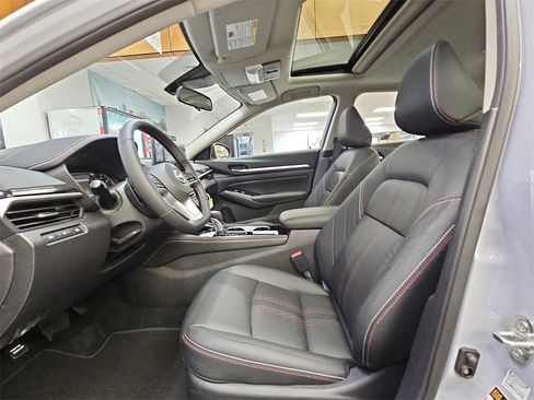 New 2025 Nissan Altima 2.5 SR w/ SR Premium Package image 12