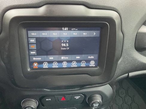 Used 2018 Jeep Renegade Altitude image 11