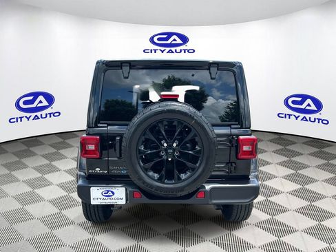 Used 2025 Jeep Wrangler Unlimited Sahara AWD/4WD image 5