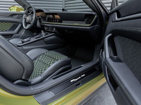 Certified 2026 Porsche 911 Carrera GTS RWD image 39