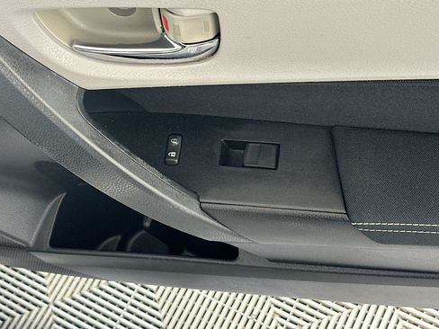 Used 2014 Toyota Corolla LE FWD image 28