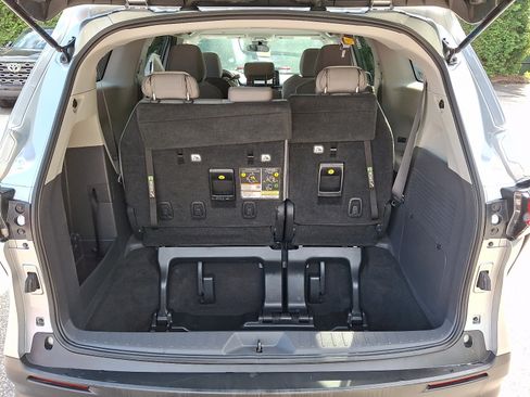 Used 2021 Toyota Sienna LE AWD/4WD image 29