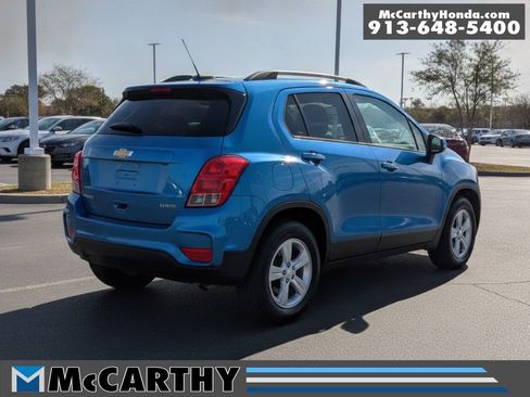 Used 2020 Chevrolet Trax LT w/ LT Convenience Package FWD image 3