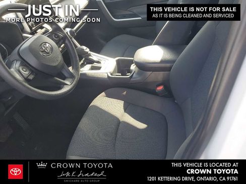 Used 2025 Toyota RAV4 LE FWD image 4