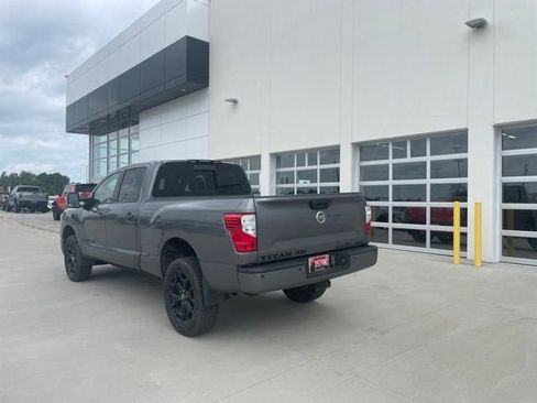 Used 2018 Nissan Titan SV w/ SV Convenience Package AWD/4WD image 5