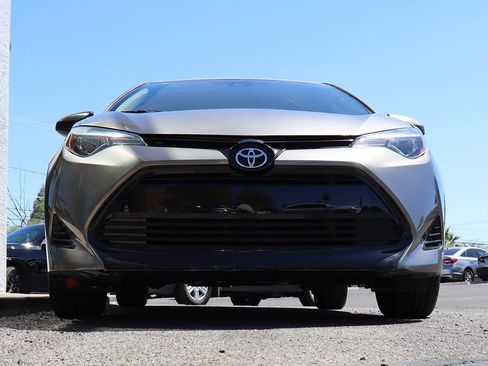 Used 2018 Toyota Corolla LE w/ Carpet Mat Package (TMS) FWD image 17