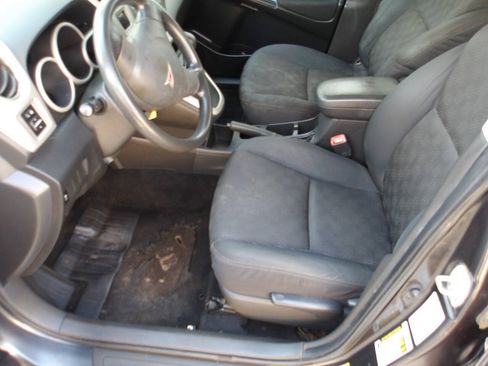 Used 2009 Pontiac Vibe w/ Preferred Package FWD image 5