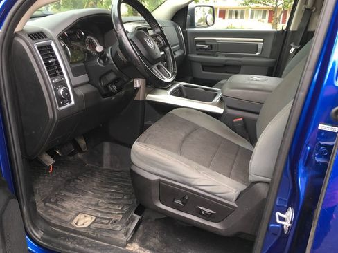 Used 2019 RAM 1500 Classic SLT w/ SLT Plus D←cor Group AWD/4WD image 4