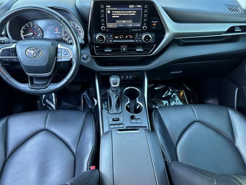 Used 2022 Toyota Highlander XLE image 15