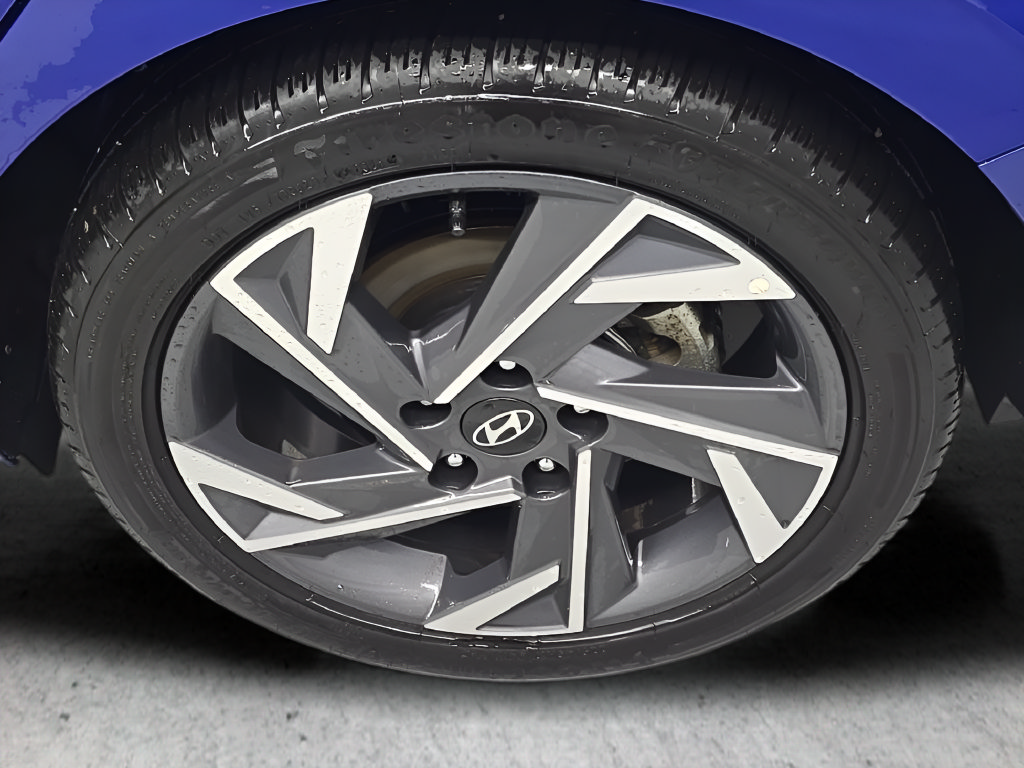 Certified 2025 Hyundai Elantra Limited FWD image 42
