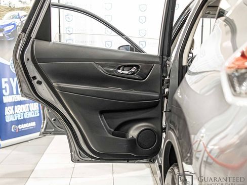 Used 2018 Nissan Rogue S image 32