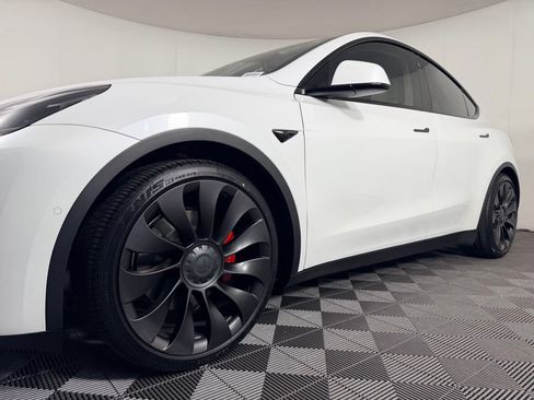 Used 2022 Tesla Model Y Performance AWD/4WD image 11