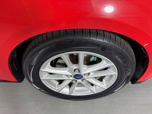 Used 2016 Ford Focus SE w/ Reverse Sensing Package image 12