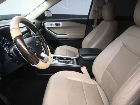 Used 2021 Ford Explorer Limited w/ Equipment Group 301A AWD/4WD image 16