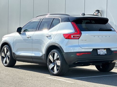 Used 2023 Volvo XC40 Recharge Ultimate image 3
