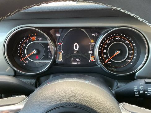Used 2023 Jeep Wrangler Unlimited Sahara AWD/4WD image 19