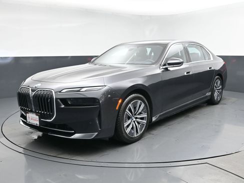 Used 2024 BMW i7 eDrive50 RWD image 1