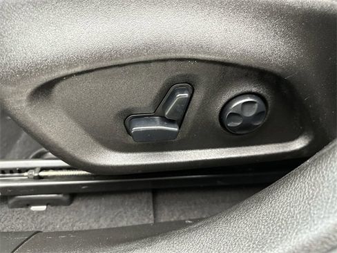 Used 2020 Jeep Renegade Latitude w/ Cold Weather Group image 12