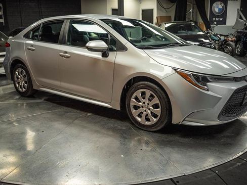Used 2021 Toyota Corolla LE image 5